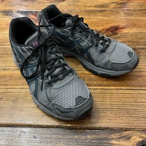 Asics women’s size 8.5 running shoes.